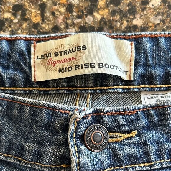 Levi's Signature Mid Rise Bootcut Jeans - Dark Blue - Picture 2 of 6